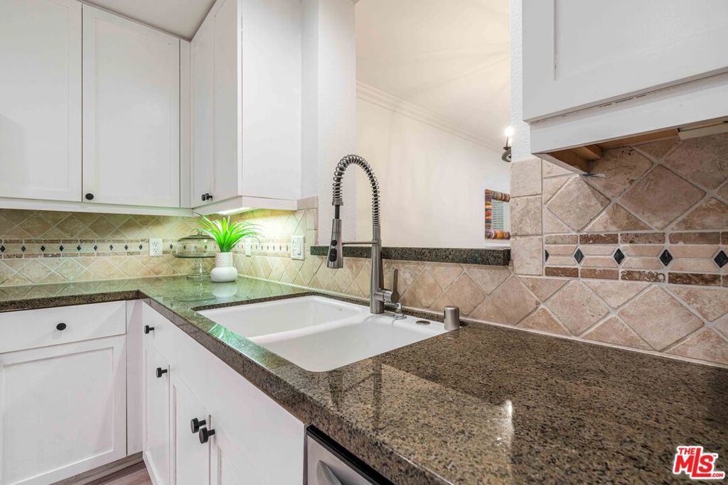 Image 9 of property listing at 5625 Crescent Park 126, Playa Vista, CA 90094