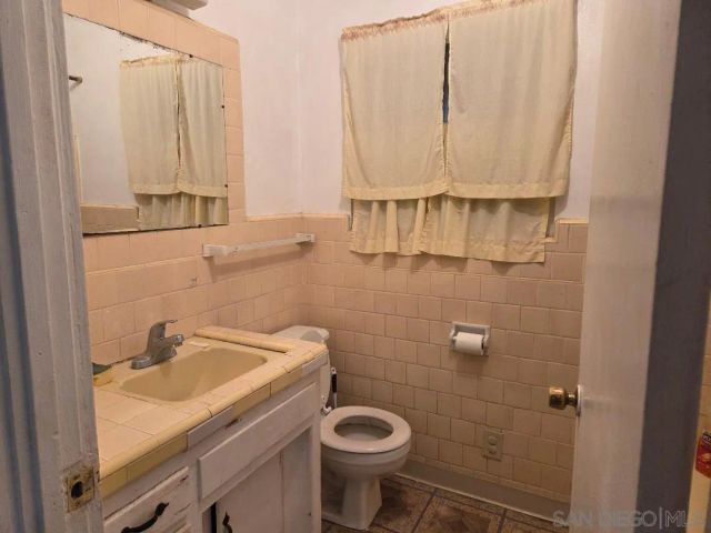 12731 Julian Avenue, Lakeside, CA 92040