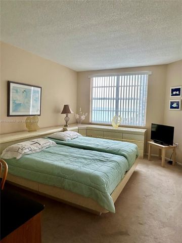 1950 S Ocean Dr 9L, Hallandale Beach, FL 33009