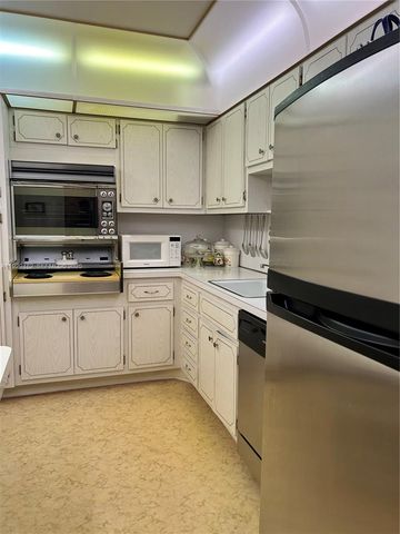 1950 S Ocean Dr 9L, Hallandale Beach, FL 33009