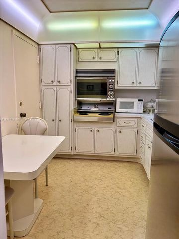 1950 S Ocean Dr 9L, Hallandale Beach, FL 33009