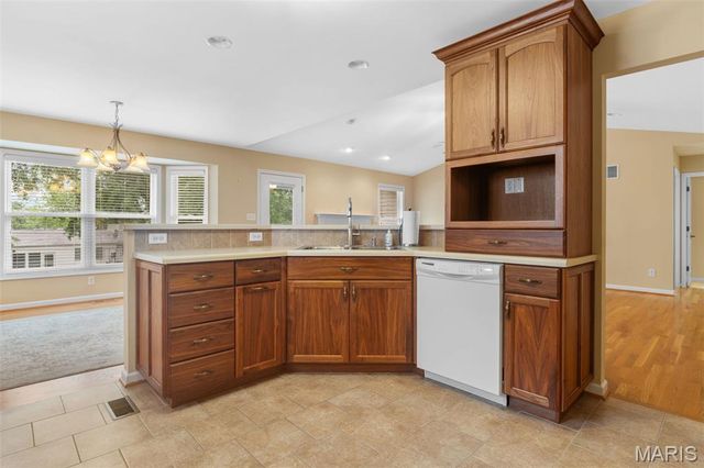 440 Raymond Drive, Florissant, MO 63031