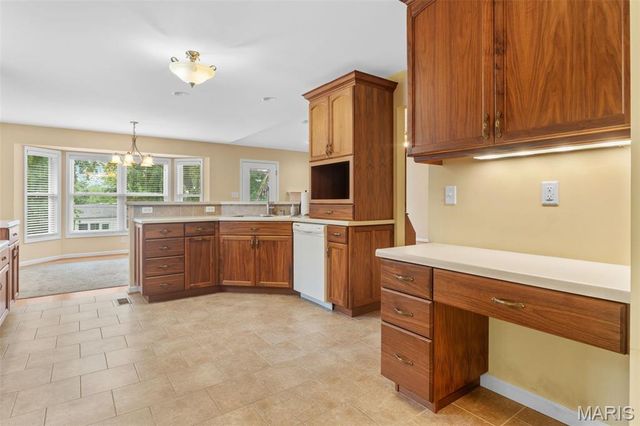 440 Raymond Drive, Florissant, MO 63031