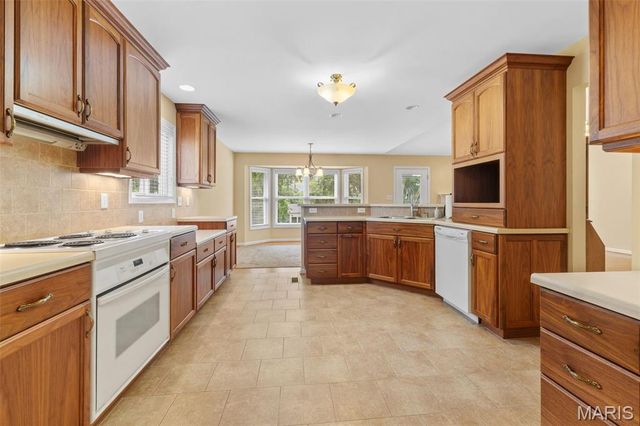 440 Raymond Drive, Florissant, MO 63031