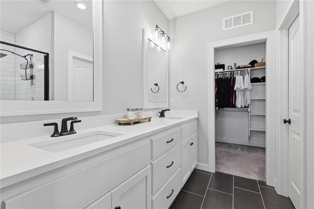 4417 SW Tanzanite Circle, Lee's Summit, MO 64082