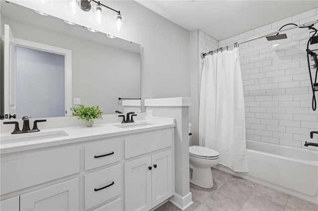 4417 SW Tanzanite Circle, Lee's Summit, MO 64082