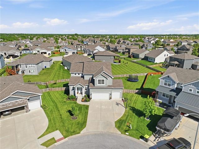 4417 SW Tanzanite Circle, Lee's Summit, MO 64082