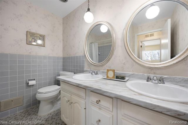 3108 Upton Drive, Troy, MI 48084