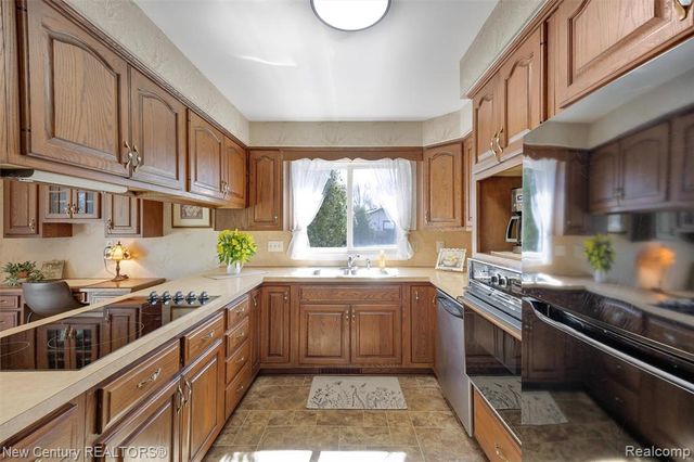 3108 Upton Drive, Troy, MI 48084