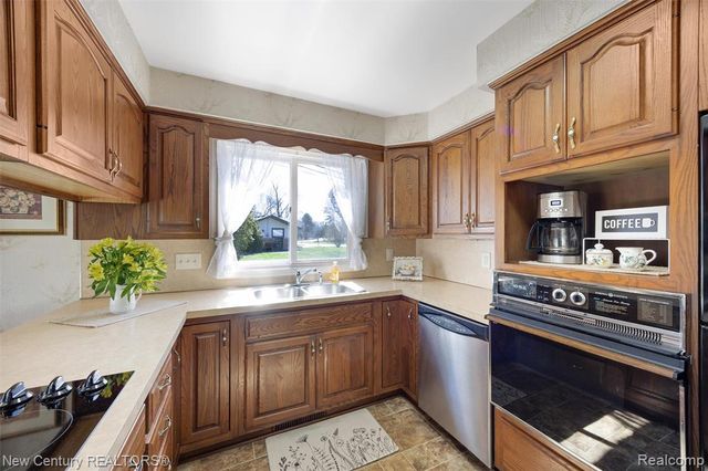 3108 Upton Drive, Troy, MI 48084