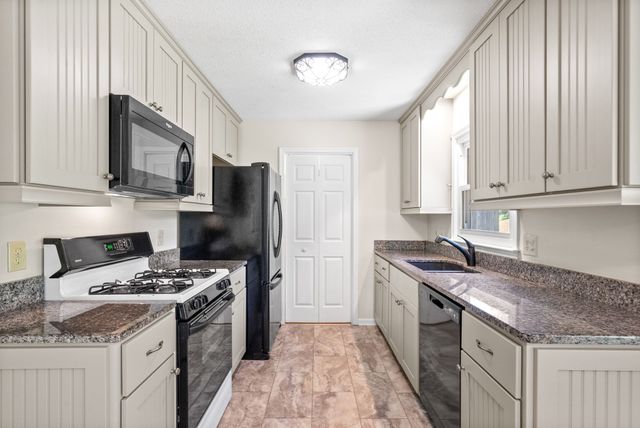 2305 Ermine Dr, Clarksville, TN 37043