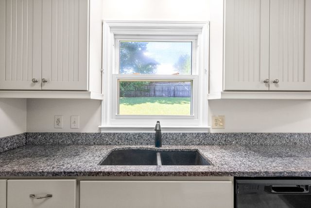 2305 Ermine Dr, Clarksville, TN 37043