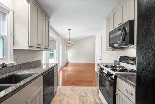 2305 Ermine Dr, Clarksville, TN 37043