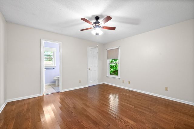 2305 Ermine Dr, Clarksville, TN 37043