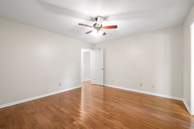 2305 Ermine Dr, Clarksville, TN 37043