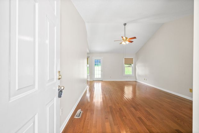 2305 Ermine Dr, Clarksville, TN 37043