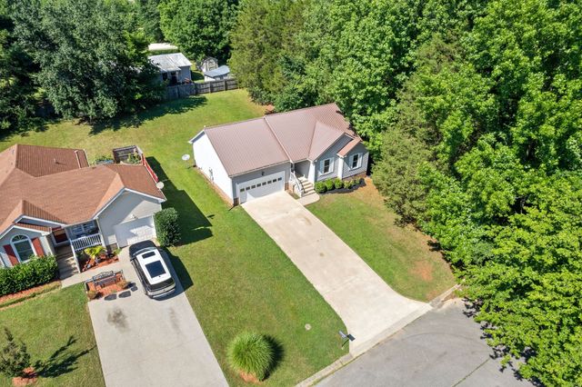 2305 Ermine Dr, Clarksville, TN 37043