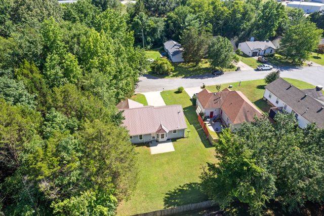 2305 Ermine Dr, Clarksville, TN 37043