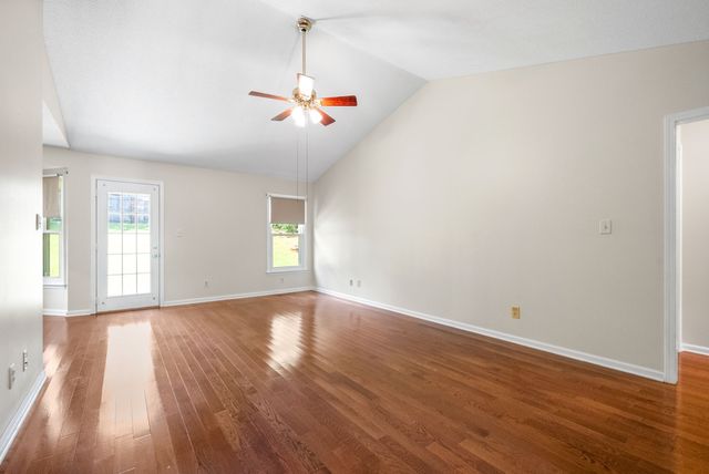 2305 Ermine Dr, Clarksville, TN 37043