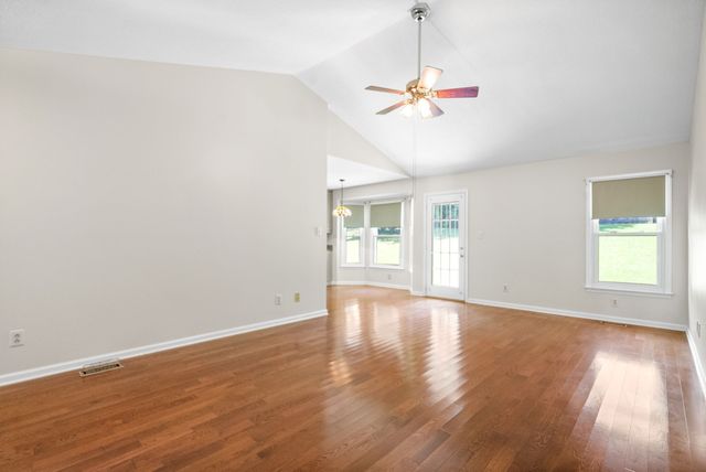 2305 Ermine Dr, Clarksville, TN 37043