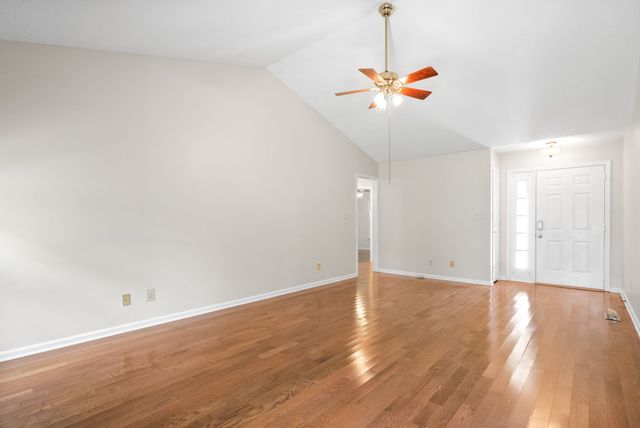 2305 Ermine Dr, Clarksville, TN 37043