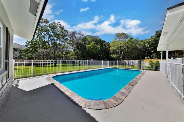 3560 NW 99th Ave, Coral Springs, FL 33065