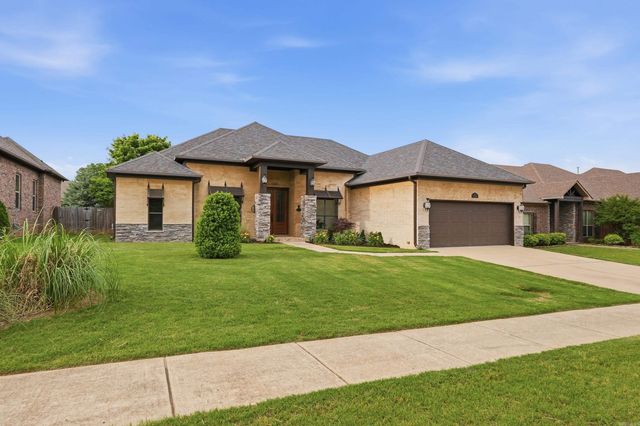 5360 Trinity Crossing Dr, Conway, AR 72034