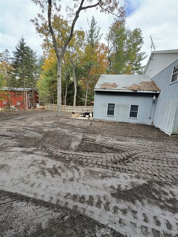 6395 S Lakeshore Drive, Pentwater, MI 49449