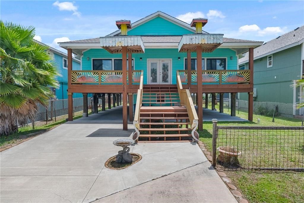 720 S Magnolia St, Rockport, TX 78382 — exterior