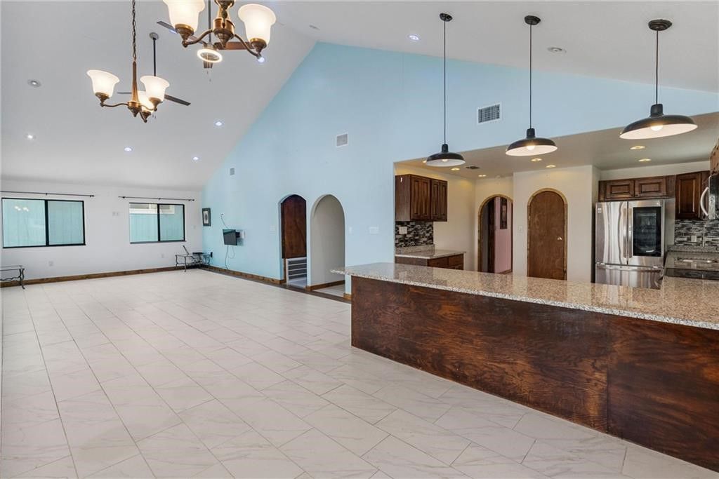 720 S Magnolia St, Rockport, TX 78382 — photo 3