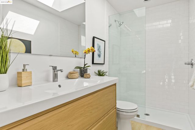 1235 Hampel St., Oakland, CA 94602