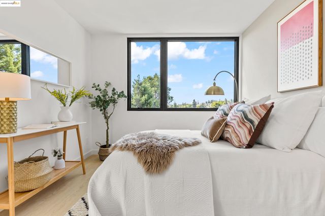 1235 Hampel St., Oakland, CA 94602