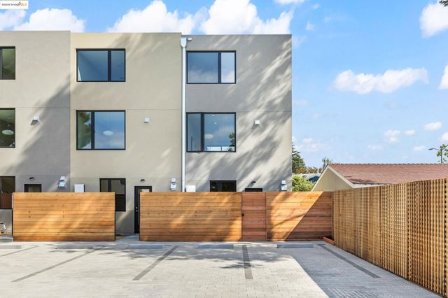 1235 Hampel St., Oakland, CA 94602