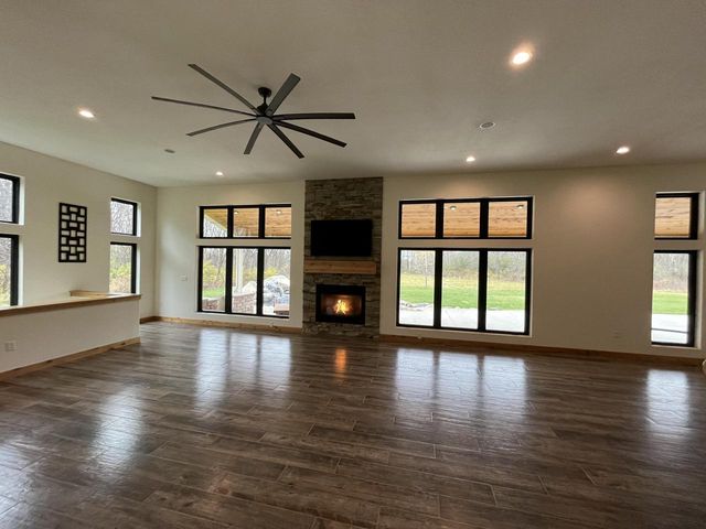 8431 Big Bend ROAD, Waterford, WI 53185