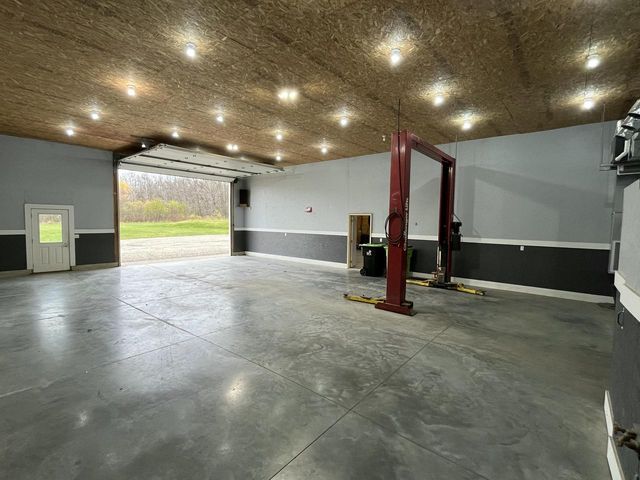 8431 Big Bend ROAD, Waterford, WI 53185