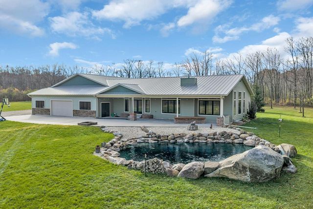 8431 Big Bend ROAD, Waterford, WI 53185