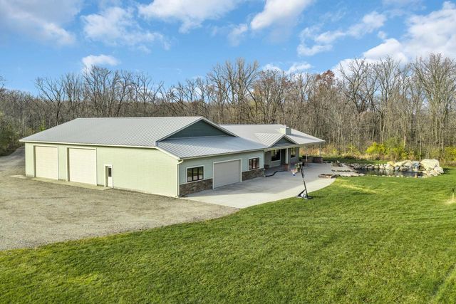 8431 Big Bend ROAD, Waterford, WI 53185