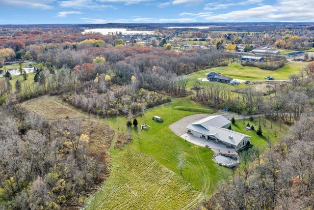 8431 Big Bend ROAD, Waterford, WI 53185