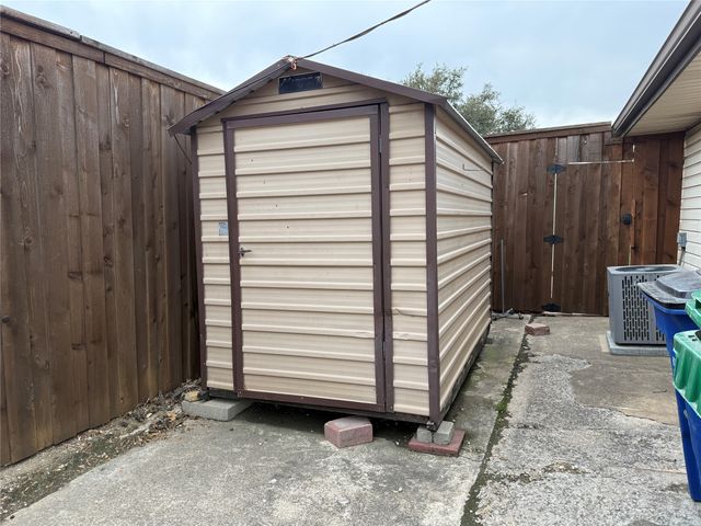 2246 Valley Mill, Carrollton, TX 75006