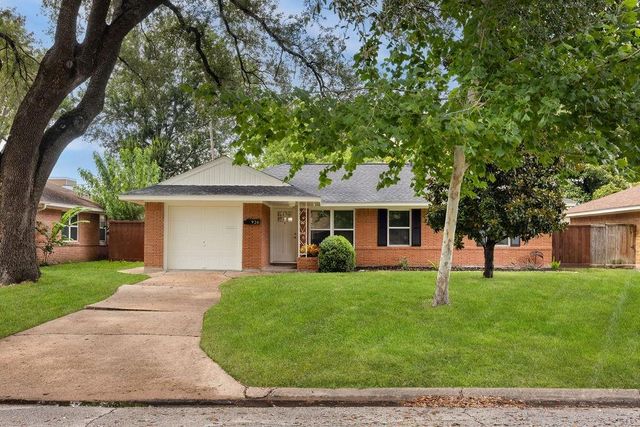 926 Stonecrest Drive, Houston, TX 77018