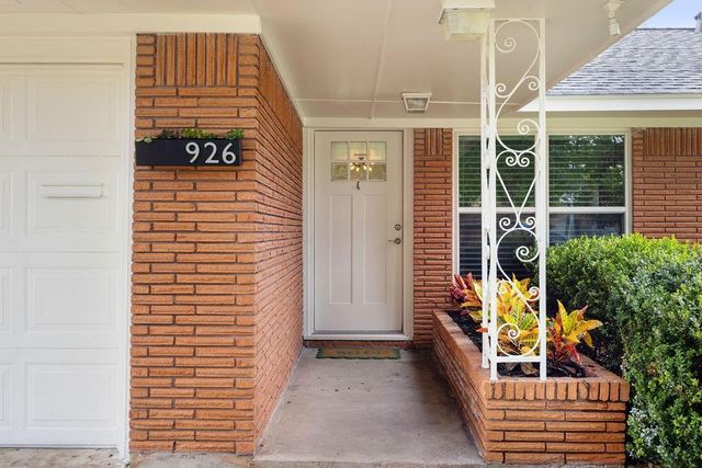 926 Stonecrest Drive, Houston, TX 77018