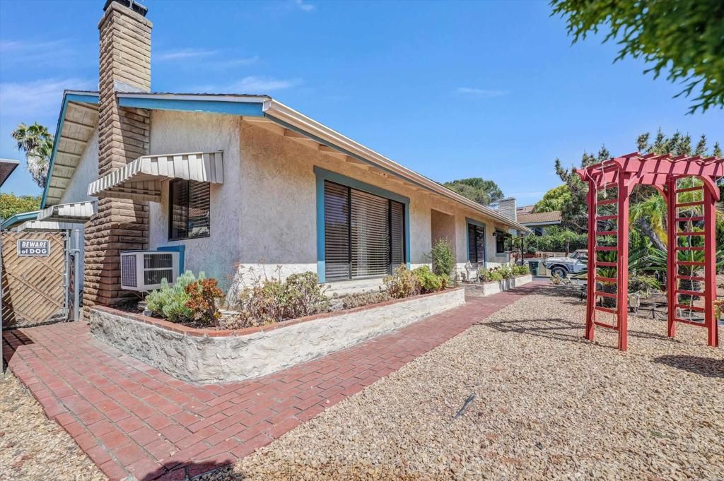 1154 Monte Vista Dr, Vista, CA 92084 — photo 2