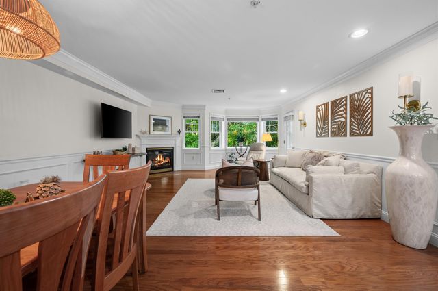 4 Sterling Hill Ln Apt 425, Exeter, NH 03833