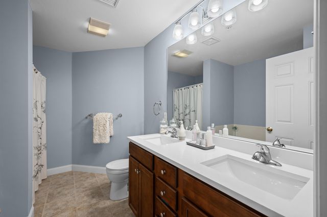4 Sterling Hill Ln Apt 425, Exeter, NH 03833