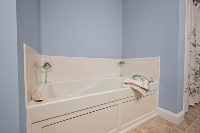 4 Sterling Hill Ln Apt 425, Exeter, NH 03833