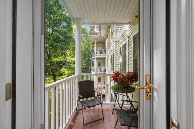 4 Sterling Hill Ln Apt 425, Exeter, NH 03833