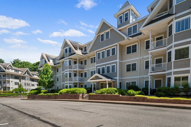 4 Sterling Hill Ln Apt 425, Exeter, NH 03833