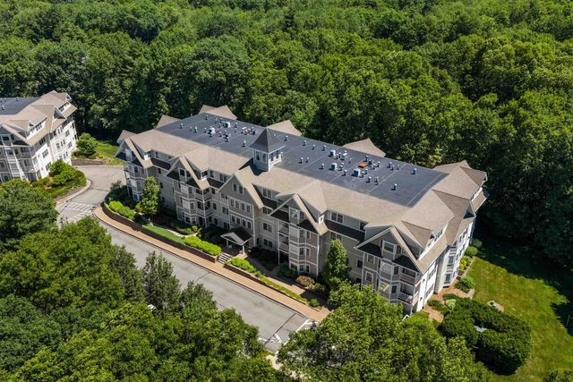 4 Sterling Hill Ln Apt 425, Exeter, NH 03833