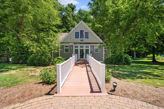 4 Sterling Hill Ln Apt 425, Exeter, NH 03833