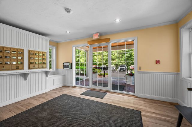 4 Sterling Hill Ln Apt 425, Exeter, NH 03833